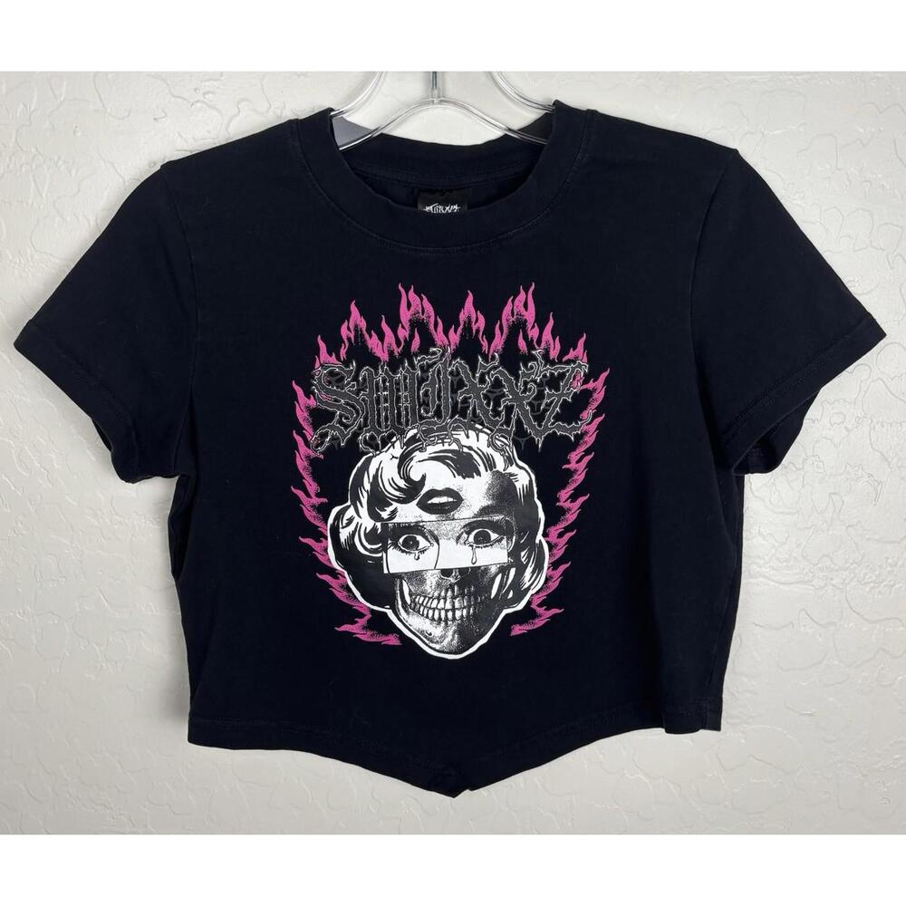 SWIXXZ Maggie Lindemann Black Graphic Crop Top 3 Eyed Skull Pink Flames L 1749